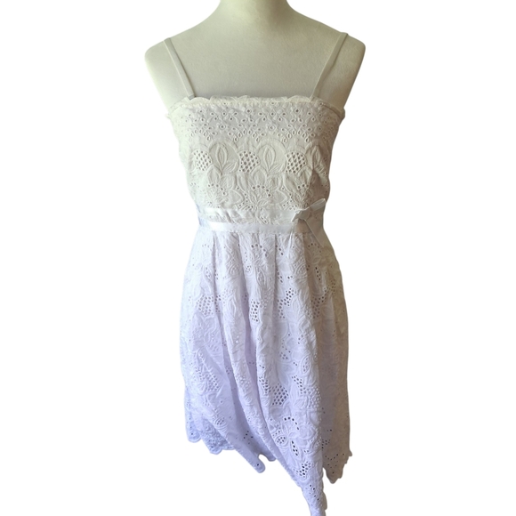 White Embroidered Eyelet Strap(less) - Picture 1 of 4